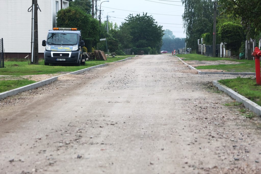 456413849_1048913386596184_5850585855491181613_n-1024x683 Asfalt na ul. Spacerowej coraz bliżej