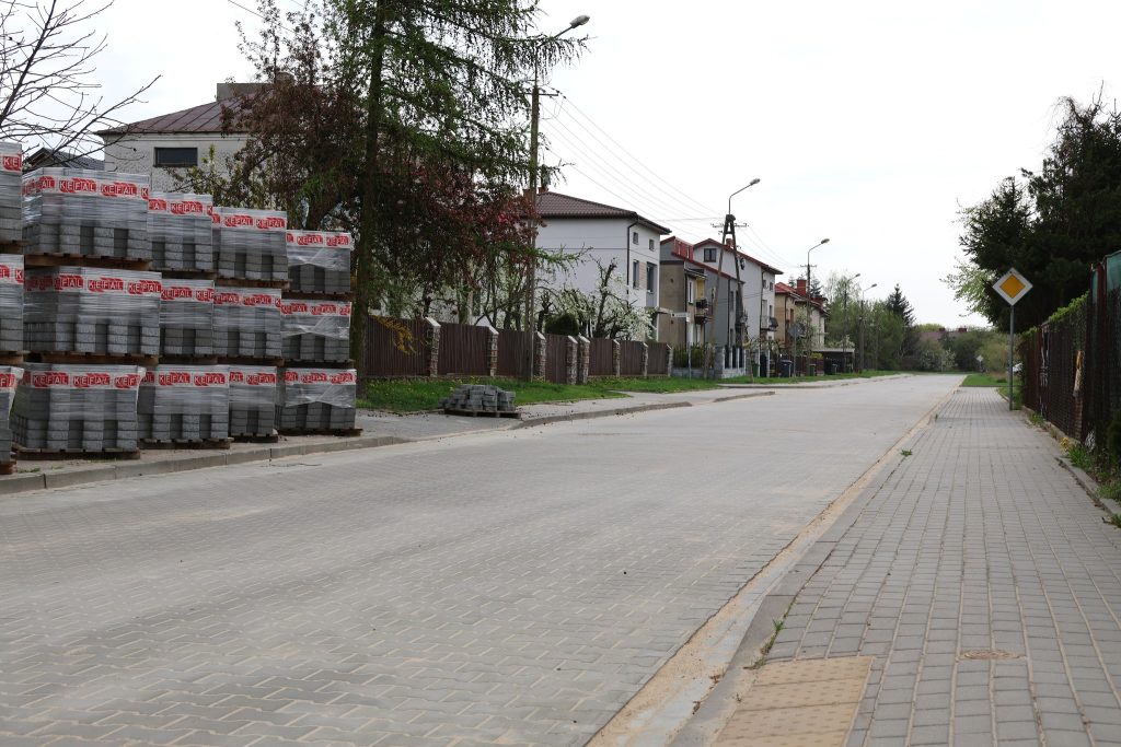 489927456_1216188629868658_2656617438582143294_n-1024x683 Zakończono remont ulicy Emilii Plater!