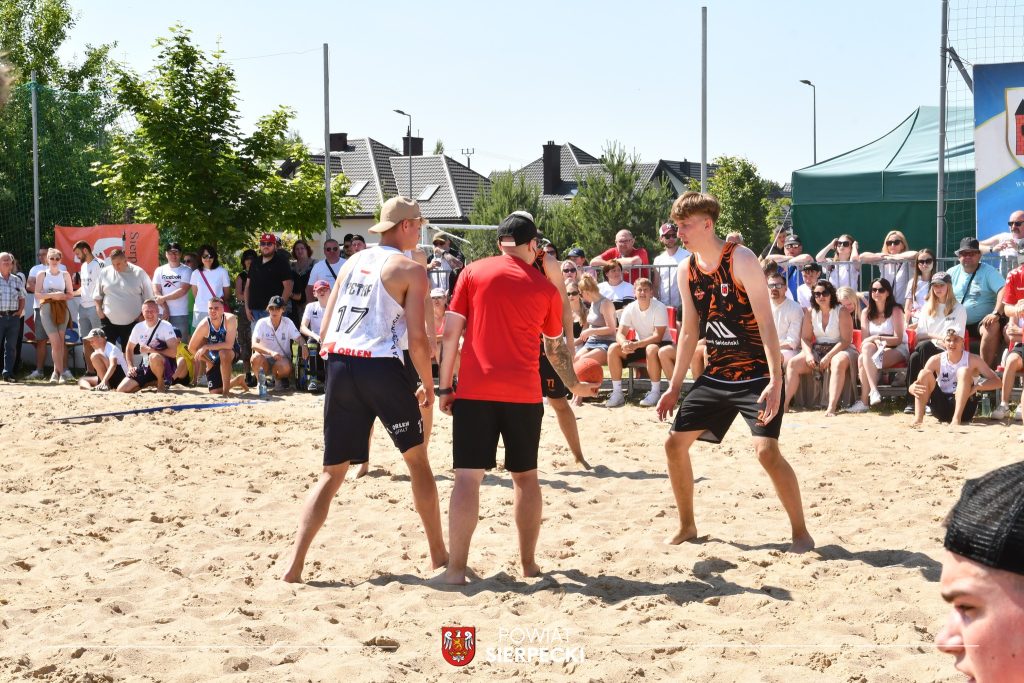 509145043_1496555925010323_6606306260231617614_n-1024x683 Mistrzostwa Polski Juniorek i Juniorów w Piłce Ręcznej Plażowej – Sierpc 2025