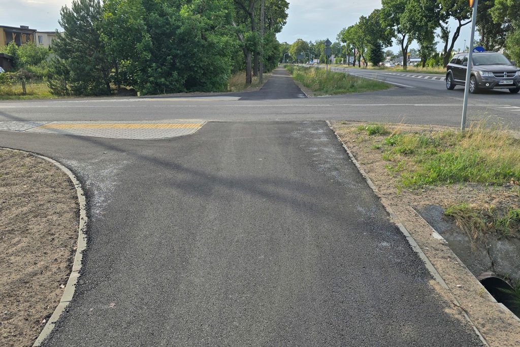 516844572_1275206617300192_4934514949423196380_n-1024x683 Ścieżka pieszo-rowerowa wzdłuż „Dziesiątki”