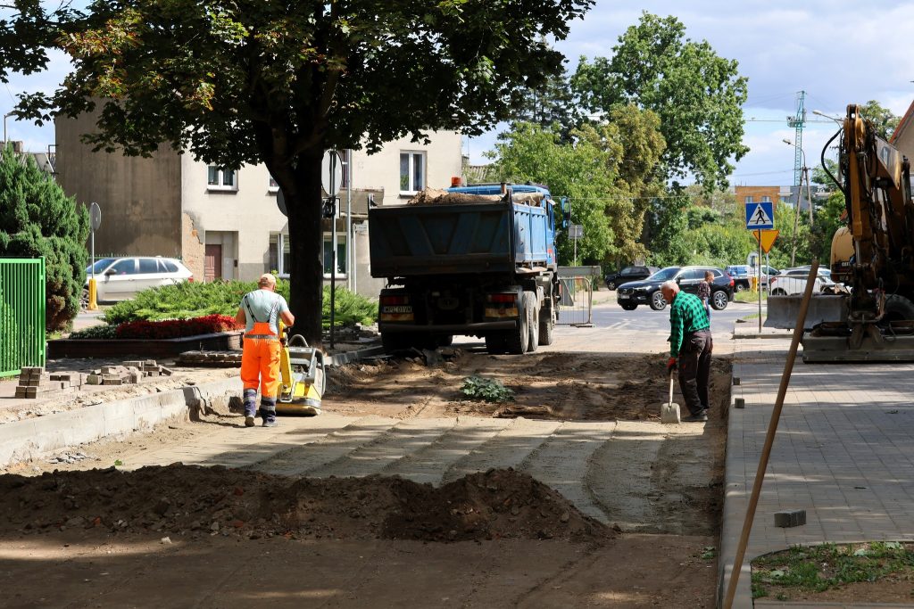 514248301_122128216910896704_9140165832470424556_n-1024x683 Trwa remont ul. Wiosny Ludów