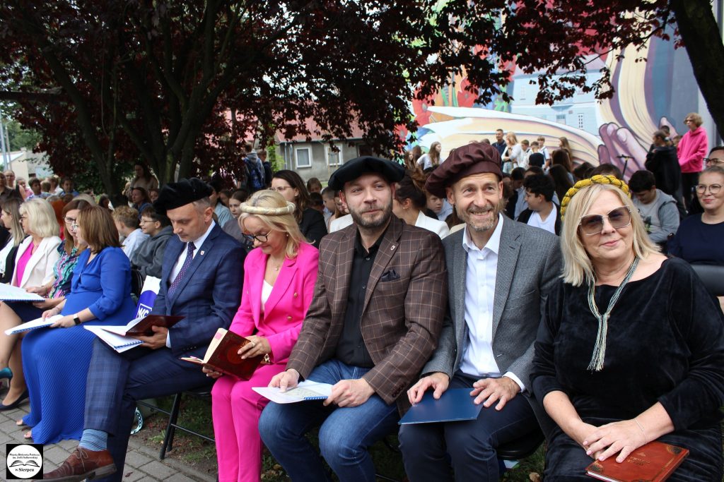 544598412_1197149489122173_6729007983920449131_n-1024x683 Narodowe Czytanie na skwerze im. Bartosza Paprockiego