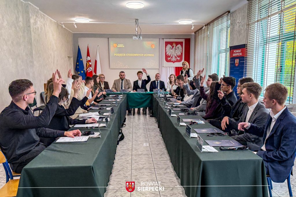 571115504_1611800623485852_4810688384397710692_n-1024x683 Inauguracja I kadencji Młodzieżowej Rady Powiatu Sierpeckiego
