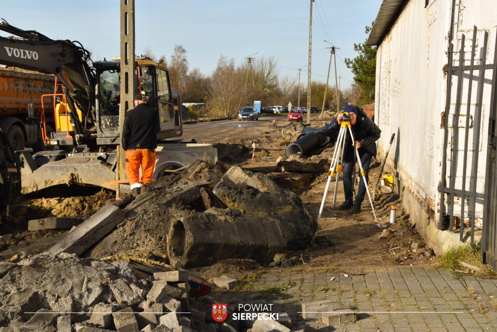 581725723_1632981478034433_8824583263796639964_n-1024x683 Trwa przebudowa ulicy Dworcowej