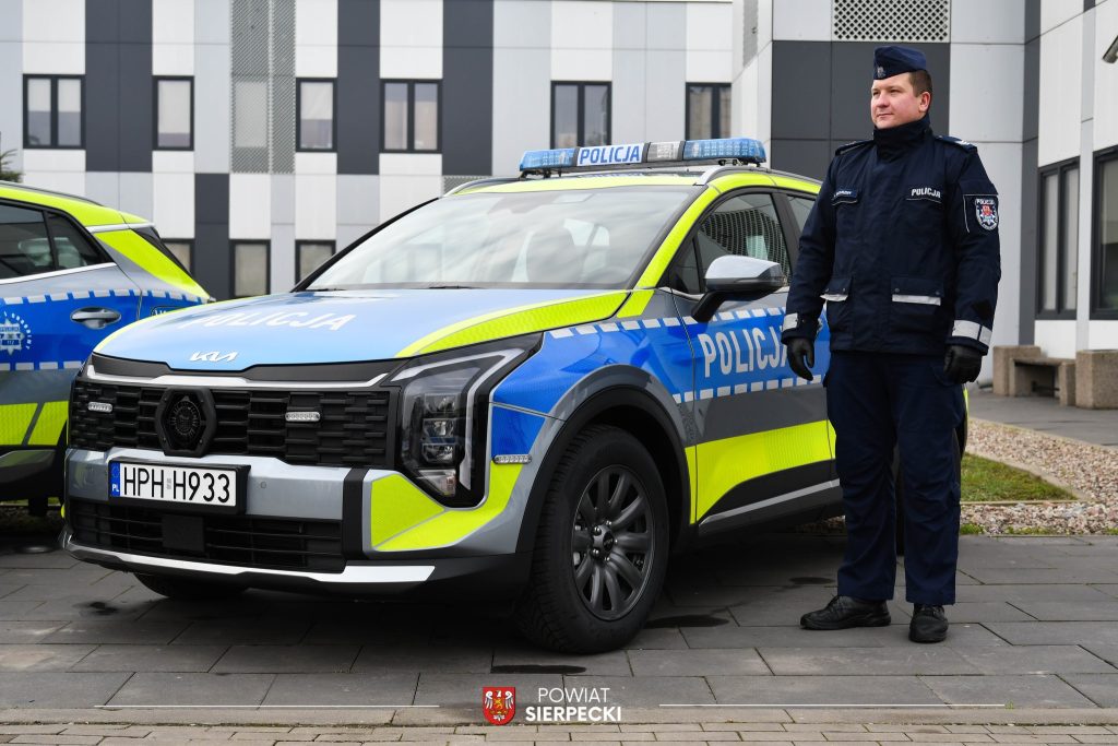 599904649_1662185125114068_7381319055814443041_n-1024x683 Nowe radiowozy w Komendzie Powiatowej Policji