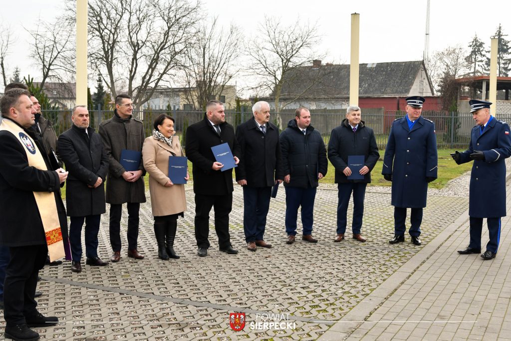 603705824_1662185261780721_6884006371269932714_n-1024x683 Nowe radiowozy w Komendzie Powiatowej Policji