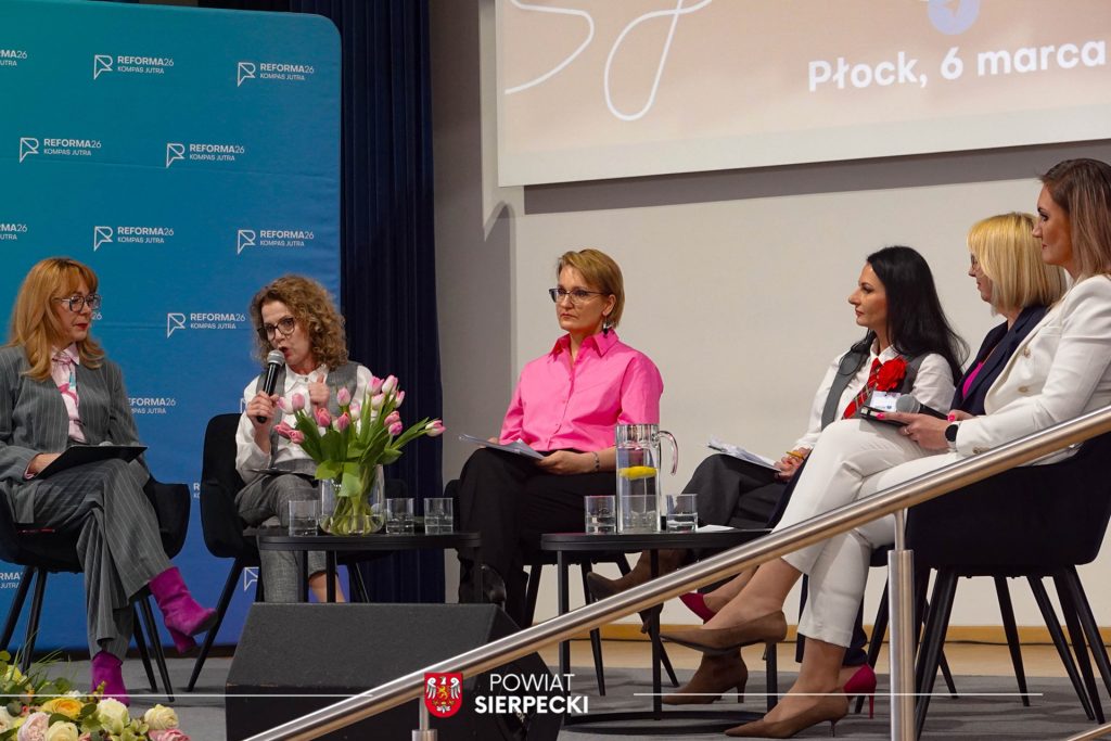 649285933_1733675254631721_8464343029514460960_n-6-1024x683 Spotkanie dotyczące „Reformy 26 – Kompas Jutra"