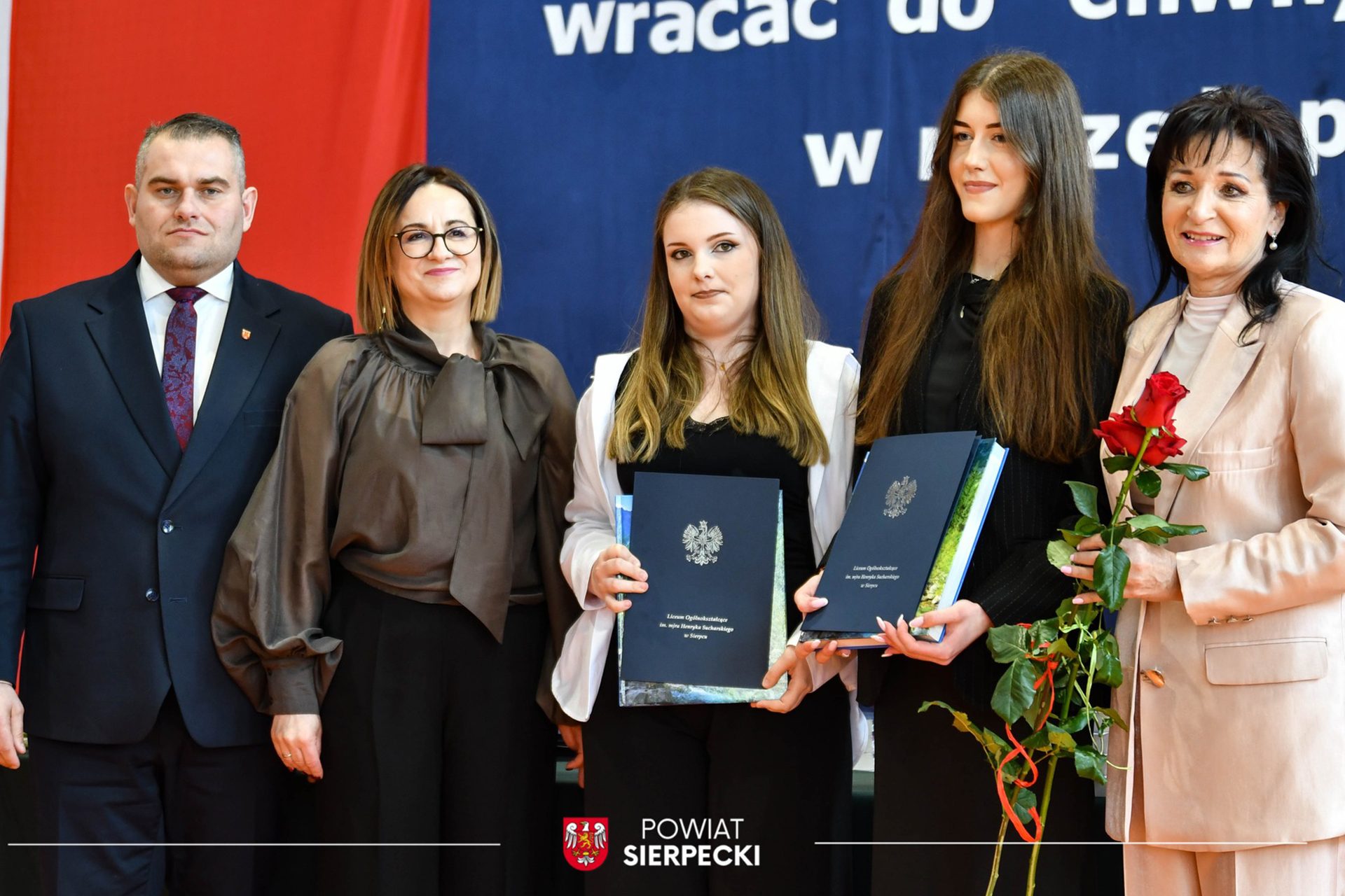 680502240_1771749387490974_128939173634748691_n Nagrody Starosty wręczone