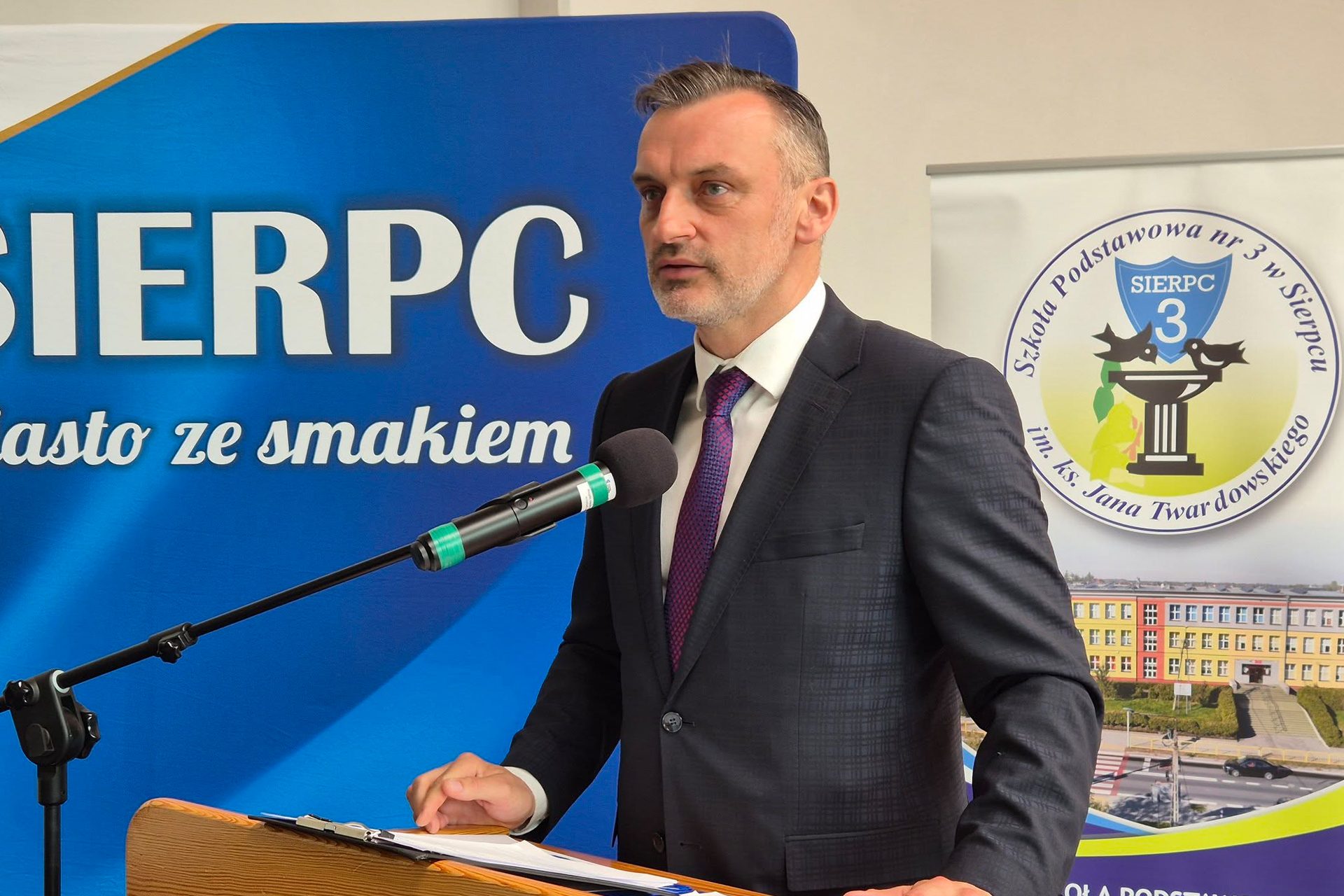 689766778_1556200859410574_2571962095069295988_n Boisko wielofunkcyjne wraz z zadaszeniem przy „Trójce”