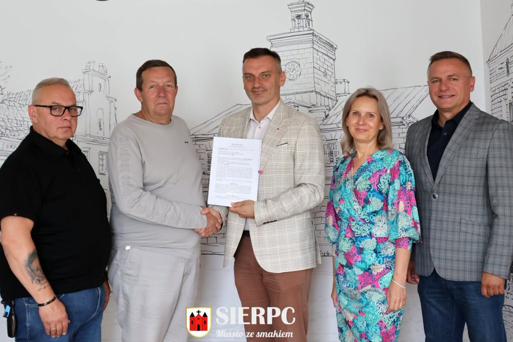 753225005_1682653552851047_3594534395730274636_n-1024x683 Umowa na realizację kolejnego ważnego zadania!